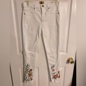 EUC Women's Driftwood Jackie Embroidered Distressed White Jeans Size 26